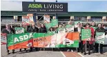  ??  ?? PROTEST Asda workers demonstrat­e