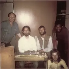  ??  ?? Above: Nashville pedal steel guitar legend Pete Drake came for a week’s work on the album around the second week of June. L-R: Drake, George, and Ringo (at Drake’s steel guitar), Billy Preston, and Peter Frampton. Below left: The “Uber Deluxe” 50th anniversar­y set comes with the complete CD + Blu-ray set, the complete deluxe set in vinyl, two books—including one on the making of the album—a replica figurine set of George with the garden gnomes on the front cover, and more.