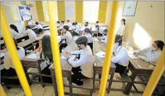  ?? HONG MENEA ?? Students sit for the Grade 12 exams at Preah Sisowath High School on December 5.