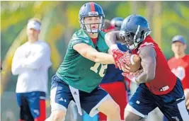  ?? MIKE STOCKER/SUN SENTINEL ?? #16 QB Jason Driskel takes part in the FAU spring football practice, Mike Stocker, South Florida Sun-Sentinel