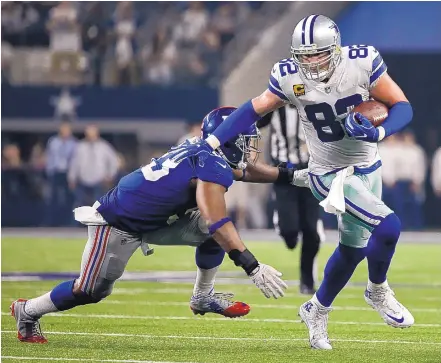  ?? RON JENKINS/ASSOCIATED PRESS ?? Cowboys tight end Jason Witten (82) gains yardage as Giants linebacker B.J. Goodson gives chase during Sunday night’s game. Witten scored the game’s only touchdown and now owns the Dallas record for yards receiving in a career.