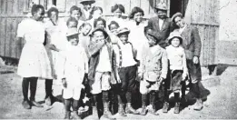  ?? CALIFORNIA STATE PARKS ?? An undated photo shows Allenswort­h schoolchil­dren.