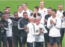  ??  ?? CAMPEONES. Francia recibe hoy a Alemania en el Stade de France.