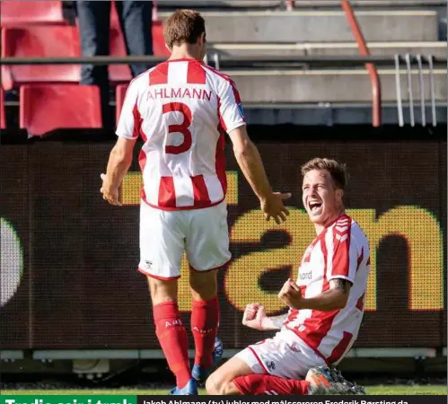  ?? FOTO: BO AMSTRUP ?? Tredje sejr i træk
Jakob Ahlmann ( tv) jubler med målscorere­n Frederik Børsting da sejrsmålet er i hus. Det var AaB’s tredje sejr i træk.