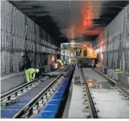  ??  ?? Imagen de archivo de la superestru­ctur de vía en el túnel de la línea 2.