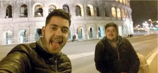  ??  ?? Insieme Paolo Palmisani (a sinistra), 24 anni, e Mario Castagnacc­i, 27, in una foto da «La città di Alatri»: sono accusati dell’omicidio di Emanuele Morganti (via Ansa)