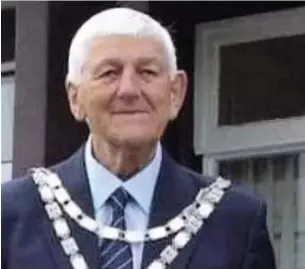  ??  ?? Tributes have been paid to a stalwart of the Carmarthen­shire rugby scene and former Llangunnor community councillor Alun West.