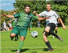  ?? Foto: Lode ?? Furkan Tabukcu (links) und der TSV Steppach hatten gegen Christian Hohenstein und den TSV Welden das Nachsehen. Damit ist die Tabellenfü­hrung futsch.