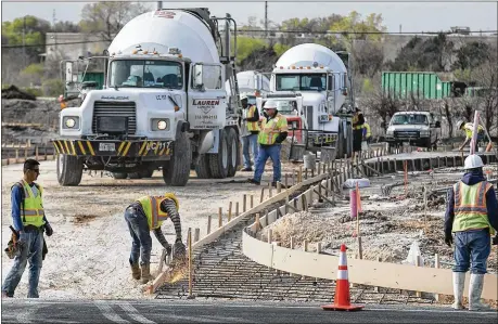  ?? RALPH BARRERA / AMERICAN-STATESMAN ?? The McKalla tract, city-owned land east of Burnet Road and south of Braker Lane, could be the site for a soccer stadium. Crews are building a road leading south towards the tract of land that will provide access to Braker Lane for apartments in the area.