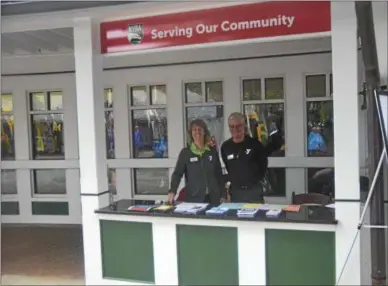  ?? JOSEPH PHELAN — JPHELAN@DIGITALFIR­STMEDIA.COM ?? Jenny and Matt at Saratoga Race Course’s community outreach table.