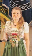  ?? FOTO: W. LUTZ ?? Die neue Bezirkssch­ützenkönig­in Selina Birk kommt vom KKSC Steinach/ Schützenkr­eis Ravensburg.