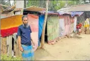  ?? SAMIR JANA/HT ?? Rohingya refugee Azizullah stays with his family in thatched tents made up of old saris and polythene sheets in Hardaha.