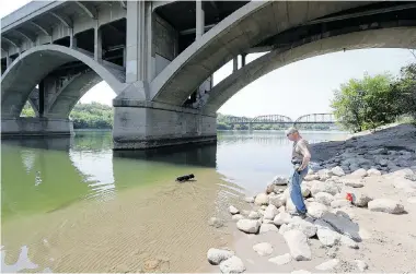  ?? RICHARD MARJAN/The StarPhoeni­x ?? Water levels are dropping on the South Saskatchew­an River, including near the Broadway Bridge where Boris Furman and Charlie enjoy the water. A co-ordinated federal approach could prevent the situation plaguing California, says an expert.