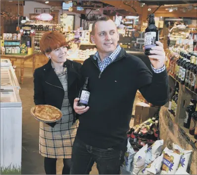  ?? PICTURE JONATHAN GAWTHORPE ?? FINE PRODUCE: Rob and Heather Copley in the farm shop at Farmer Copley’s, Ravensknow­le Farm, near Pontefract.