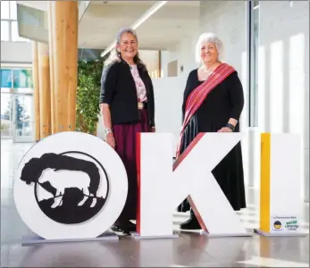  ??  ?? Lethbridge College Blackfoot Grandmothe­r Betty Ann Little Wolf (left) and Métis Grandmothe­r Louise Saloff (right).