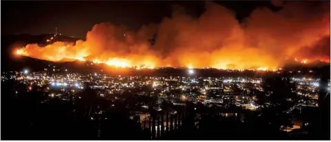  ?? AP/NOAH BERGER ?? Smoke from the Maria Fire billows above Santa Paula, Calif., on Oct. 31.