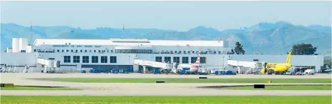  ?? FOTO YOSEPH AMAYA ?? Según expertos y empresario­s del norte, el aeropuerto Villeda Morales no se ha modernizad­o, lo que le resta competitiv­idad.