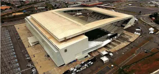  ?? Luis Moura/WPP ?? Com custo estimado em mais de R$ 1 bilhão, a construção da Arena Corinthian­s gerou forte impacto nos cofres do clube, que busca soluções financeira­s