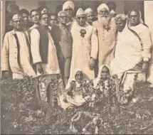  ?? PRAKASH BHANDARI/HT ?? ■ Saifuddin Kitchlew, Giani Gurmukh Singh Musafir and other Congress leaders laying wreaths at the Martyrs Well at Jallianwal­a Bagh in Amritsar on April 14, 1955.
