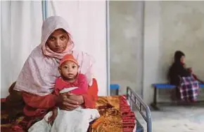  ?? REUTERS PIC ?? A Rohingya and her child at the Kutupalong camp near Cox’s Bazar in Bangladesh on Monday.