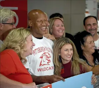  ?? Alexandra Wimley/ Post- Gazette ?? Ryan Shazier, third from left, takes pictures with teachers from Fulton Elementary School at an event at the Mall at Robinson in which the teachers were surprised with gift cards to JC Penney to use toward school supplies.