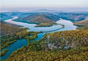  ?? Foto: Ivo Biocina, CNTB, tmn ?? Kroatiens Krka Nationalpa­rk ist eines der schönsten Naturwunde­r des Landes. Nicht umsonst kommen in den Sommermona­ten zahlreiche Tagesausfl­ügler.