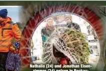  ??  ?? Nathalie (24) und Jonathan Eisen
zimmer (34) netzen in PockauLeng­efeld eine Nordmannta­nne ein.