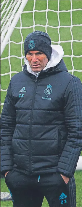  ?? FOTO: EFE ?? Zidane se reunió con sus jugadores antes del entrenamie­nto en Valdebebas