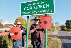  ?? ?? Cox Green parish councillor­s John Walsby and Ian Harvey. Ref:133988-3