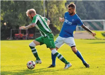  ?? Foto: Andreas Lode ?? Einen Tick schneller: Marcel Begemann vom TSV Steppach (links) setzte sich gegen Patrick Usselmann vom BC Augsburg Ober hausen durch.