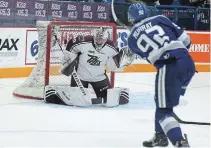  ?? BEN LEESON/SUDBURY STAR/POSTMEDIA NETWORK ?? Petes goalie Hunter Jones gives up a goal to the Wolves’ Blake Murray at the Sudbury Arena on Saturday.