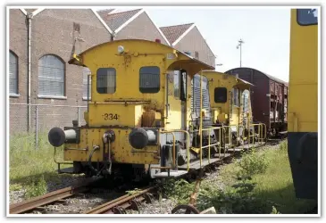  ??  ?? (BELOW) In an adjacent siding stood two of the small fourwheele­d station yard shunters that NS used that could be driven by trained shunting staff. These little locomotive­s had controls in the cab but could also be driven from one or other of their low side platforms to facilitate easy climbing off and on to do coupling and uncoupling work. They were nicknamed ‘goats’ (‘sik’ in Dutch).