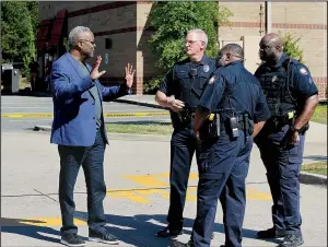  ?? Arkansas Democrat-Gazette/THOMAS METTHE Little Rock Police Chief Keith Humphrey (left) talks to officers after Sunday’s shooting on South Shacklefor­d Road in Little Rock. ??