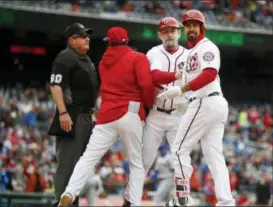  ?? PABLO MARTINEZ MONSIVAIS — THE ASSOCIATED PRESS ?? Washington Nationals manager Dave Martinez, second from left, and third base coach Bob Henley, second from right, rush in to argue with umpire Marty Foster (60) for ejecting Nationals’ Anthony Rendon (6) in the third inning of a baseball game against...