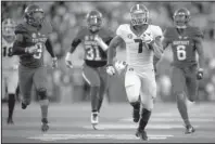  ?? The Associated Press ?? TIME HONORED: Georgia running back D’Andre Swift (7) pulls away from the Kentucky defense Saturday to score a touchdown during the second half of the Bulldogs’ 34-17 defeat of the Wildcats in Lexington, Ky.