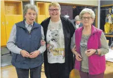  ??  ?? Seit 40 Jahren in der Narrenzunf­t (von links): Charlotte Merk, Sybille Dietz und Brigitte Ammann.