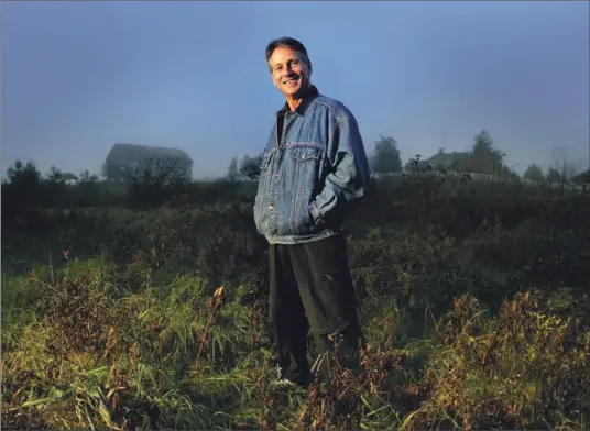  ?? HANS DERYK/TORONTO STAR ?? Former CFL star Terry Evanshen says he found sanctuary in this field at his home in Brooklin, Ont., as he tried to cope with memory loss after a car accident in 1988.