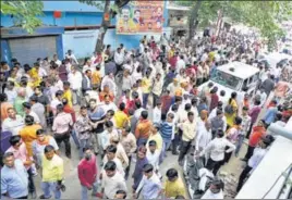  ?? HT PHOTO ?? Supporters of Ashish Mishra gather outside his residence in Lakhimpur Kheri on October 8.