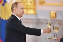  ?? Foto Kirill Kudryavtse­v/Reuters ?? Moskva hoče še bolj zamegliti razlike med pravim in nepravim šampanjcem, zato ne manjka zahtev, da morata tako Pariz kot Bruselj pritisniti na Vladimirja Putina.