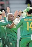  ?? EPA ?? MASABATA Klaas, centre, says the Proteas took lots of positives from the rained-out first ODI against Sri Lanka in East London. |