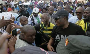  ?? Picture. Thapelo Morebudi ?? Former president Thabo Mbeki, accompanie­d by Gauteng premier Panyaza Lesufi, campaign for the ANC at Jabulani Mall, Soweto.