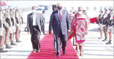  ?? ( Pics: Stanley Khumalo) ?? His Majesty King Letsie III inspecting the Guard of Honour at King Mswati III Internatio­nal Airport upon arrival on Wednesday morning. ( R) His Majesty King Mswati III welcomes King Letsie III, who was on a working visit at the Mandvulo Hall.