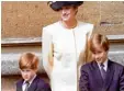  ?? Foto: dpa ?? Prinzessin Diana mit Harry und William (rechts) im Jahr 1992.