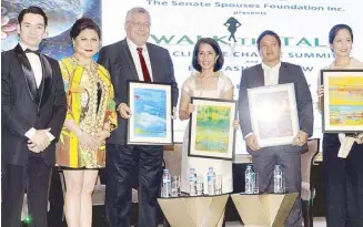  ??  ?? (From left) David and Mache Ackerman present plaques of appreciati­on to panelists Ambassador Effie Ben Matityau, I-LOVE Foundation founder and 2017 RCMBD Mother Earth Advocate awardee Gina Lopez, UP Diliman professor and UP Resilience executive director Dr. Alfredo Mahar Lagmay and Vernice Victorio.