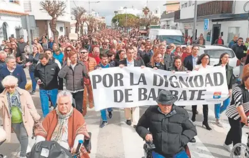  ?? // FRANCIS JIMÉNEZ ?? Varios miles de barbateños pidieron ayer que no se asocie la localidad con el narcotráfi­co