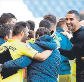  ?? FOTO: EFE ?? Los jugadores del Villarreal celebran la clasificac­ión para la próxima Europa League