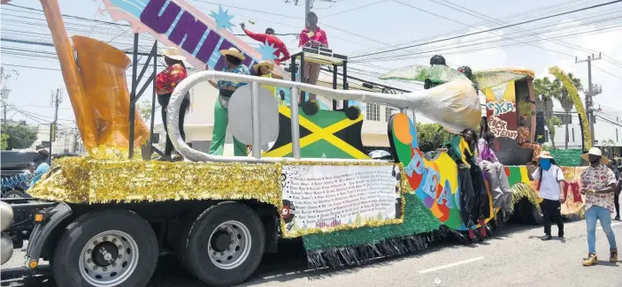  ?? KENYON HEMANS ?? One of the floats participat­ing in the Emancipati­on Day Float Parade in the Corporate Area yesterday.