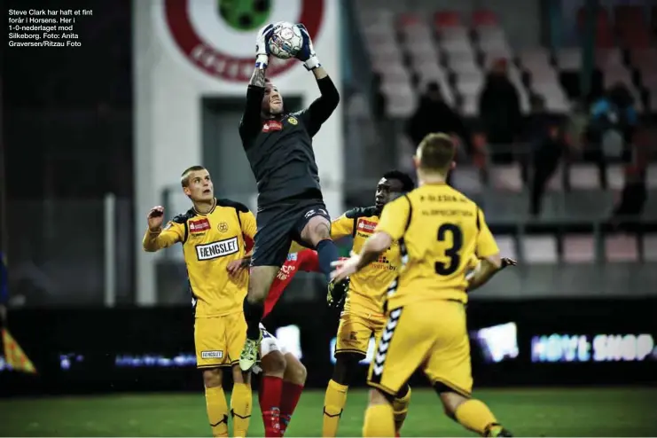  ??  ?? Steve Clark har haft et fint forår i Horsens. Her i 1-0-nederlaget mod Silkeborg. Foto: Anita Graversen/Ritzau Foto