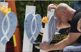  ?? WILFREDO LEE — THE ASSOCIATED PRESS ?? Lazaro Carnero mourns for his best friend, Edgar Gonzalez, during a remembranc­e event at the site of the Champlain Towers South building collapse on Friday in Surfside, Fla.