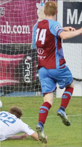  ?? Pictures: Paul Connor ?? Harps’ goalkeepin­g hero Ciaran Gallagher.